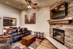 Boulevard Bend  P2 3 Bedroom Condo by RedAwning