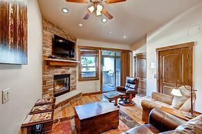 Boulevard Bend  P2 3 Bedroom Condo by RedAwning