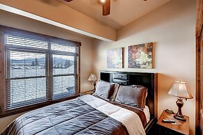 Boulevard Bend  P2 3 Bedroom Condo by RedAwning