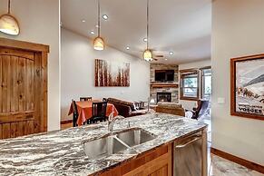 Boulevard Bend  P2 3 Bedroom Condo by RedAwning