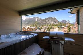 Boulevard Bend  P2 3 Bedroom Condo by RedAwning