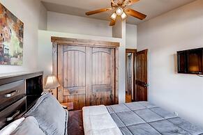 Boulevard Bend  P2 3 Bedroom Condo by RedAwning