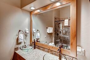 Boulevard Bend  P2 3 Bedroom Condo by RedAwning