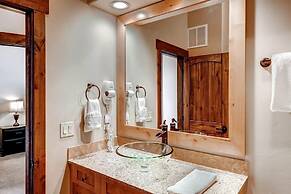 Boulevard Bend  P2 3 Bedroom Condo by RedAwning