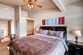 Boulevard Bend  P2 3 Bedroom Condo by RedAwning