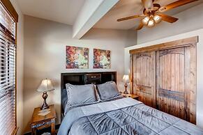 Boulevard Bend  P2 3 Bedroom Condo by RedAwning