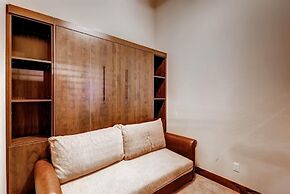 Boulevard Bend  P2 3 Bedroom Condo by RedAwning