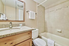 Mountainside  325a 3 Bedroom Condo by RedAwning