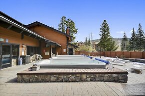 Mountainside  325a 3 Bedroom Condo by RedAwning