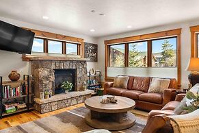 Mount Victoria Lodge #d 3 Bedroom Condo by RedAwning