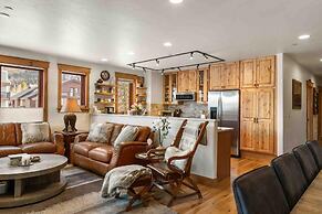 Mount Victoria Lodge #d 3 Bedroom Condo by RedAwning