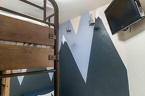 Mount Victoria Lodge #d 3 Bedroom Condo by RedAwning