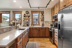 Mount Victoria Lodge #d 3 Bedroom Condo by RedAwning