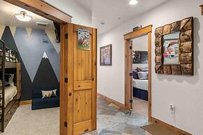 Mount Victoria Lodge #d 3 Bedroom Condo by RedAwning