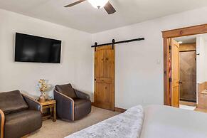 Mount Victoria Lodge #d 3 Bedroom Condo by RedAwning