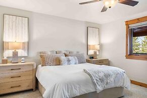 Mount Victoria Lodge #d 3 Bedroom Condo by RedAwning