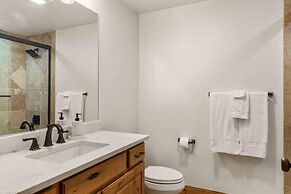 Mount Victoria Lodge #d 3 Bedroom Condo by RedAwning