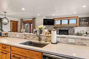 Mount Victoria Lodge #d 3 Bedroom Condo by RedAwning