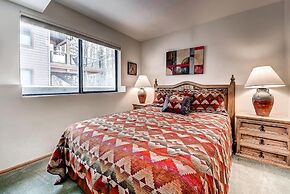 Mountainside House 673 4 Bedroom Home by RedAwning