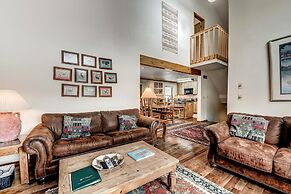 Mountainside House 673 4 Bedroom Home by RedAwning