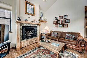 Mountainside House 673 4 Bedroom Home by RedAwning