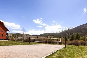 Mountainside House 673 4 Bedroom Home by RedAwning