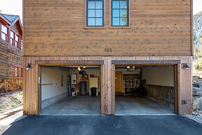 Frisco Street House 100 4 Bedroom Home by RedAwning