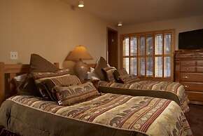 Slopeside Chalet - 6 Bedrooms Home