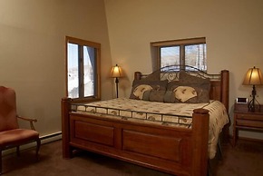 Slopeside Chalet - 6 Bedrooms Home