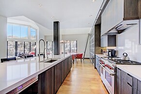 Iconic 5 Bedroom Penthouse at the Ritz-Carlton by RedAwning - Save 20%