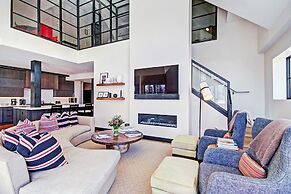 Iconic 5 Bedroom Penthouse at the Ritz-Carlton by RedAwning - Save 20%