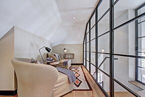 Iconic 5 Bedroom Penthouse at the Ritz-Carlton by RedAwning - Save 20%