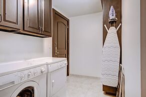 Iconic 5 Bedroom Penthouse at the Ritz-Carlton by RedAwning - Save 20%