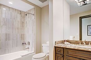 Iconic 5 Bedroom Penthouse at the Ritz-Carlton by RedAwning - Save 20%