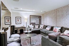 Luxurious Chalet w/ Private Elevator by RedAwning - Save 20% on 7+ Nig