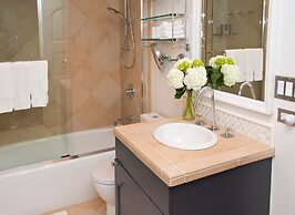 Luxurious Chalet w/ Private Elevator by RedAwning - Save 20% on 7+ Nig