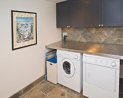 Luxurious Chalet w/ Private Elevator by RedAwning - Save 20% on 7+ Nig