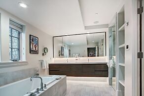 Luxurious Chalet w/ Private Elevator by RedAwning - Save 20% on 7+ Nig