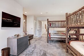 Luxurious Chalet w/ Private Elevator by RedAwning - Save 20% on 7+ Nig