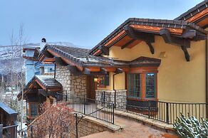 Luxurious Chalet w/ Private Elevator by RedAwning - Save 20% on 7+ Nig