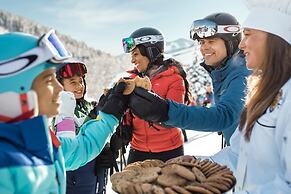 Lavish 3br 3.5ba Bachelor Gulch  Steps To Lifts 3 Bedroom Condo by Red