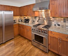 Lavish 3br 3.5ba Bachelor Gulch  Steps To Lifts 3 Bedroom Condo by Red