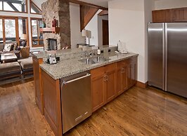 Lavish 3br 3.5ba Bachelor Gulch  Steps To Lifts 3 Bedroom Condo by Red