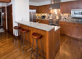 Lavish 3br 3.5ba Bachelor Gulch  Steps To Lifts 3 Bedroom Condo by Red