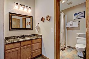 Bright 2br 2ba - Steps To Vibrant Main Street + Ski-to-town 2 Bedroom 