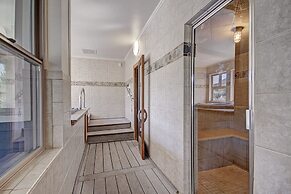 Bright 2br 2ba - Steps To Vibrant Main Street + Ski-to-town 2 Bedroom 