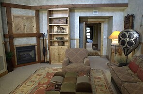 Stunning penthouse with 3,600 sq. ft. of luxury! by RedAwning - Save 2