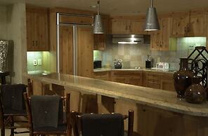 Stunning penthouse with 3,600 sq. ft. of luxury! by RedAwning - Save 2