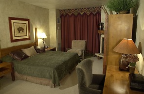 Stunning penthouse with 3,600 sq. ft. of luxury! by RedAwning - Save 2