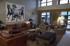 Stunning penthouse with 3,600 sq. ft. of luxury! by RedAwning - Save 2